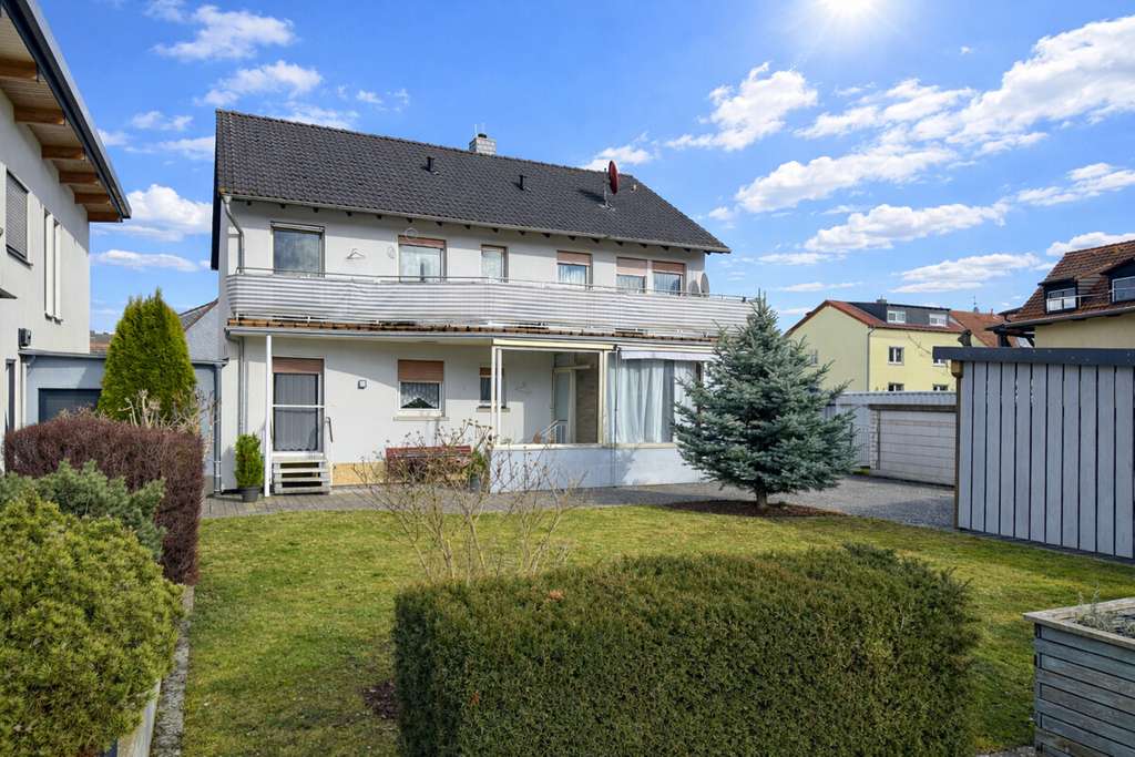 Immobilie in Schaafheim - Charmantes Zweifamilienhaus mit großem Garten und Entwicklungspotenzial - Bild 1