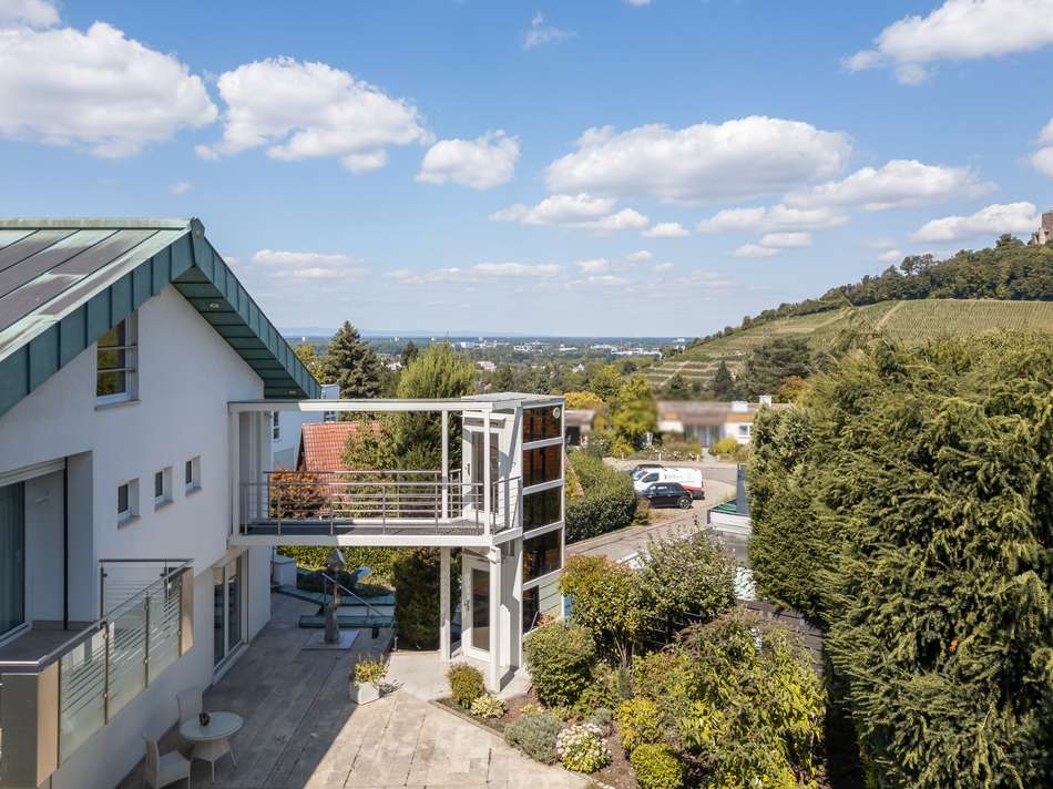 Hausansicht und Aufzug