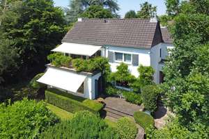 Klassische Landhausvilla mit Außenpool im Villenviertel Alt - Meererbusch – Die vollständige Adresse der Immobilie erhältst du vom Anbieter., 40667 Meerbusch – Vorschaubild 2