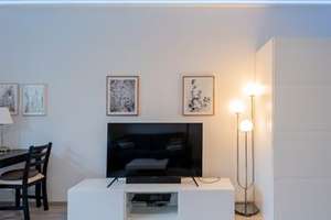 1-Raum-Apartment mit Südbalkon vollmöbliert / fully furnished 1-Room Apartment with sunny balcony – Flensburger Straße 19, 10557 Hansaviertel, Berlin – Vorschaubild 3