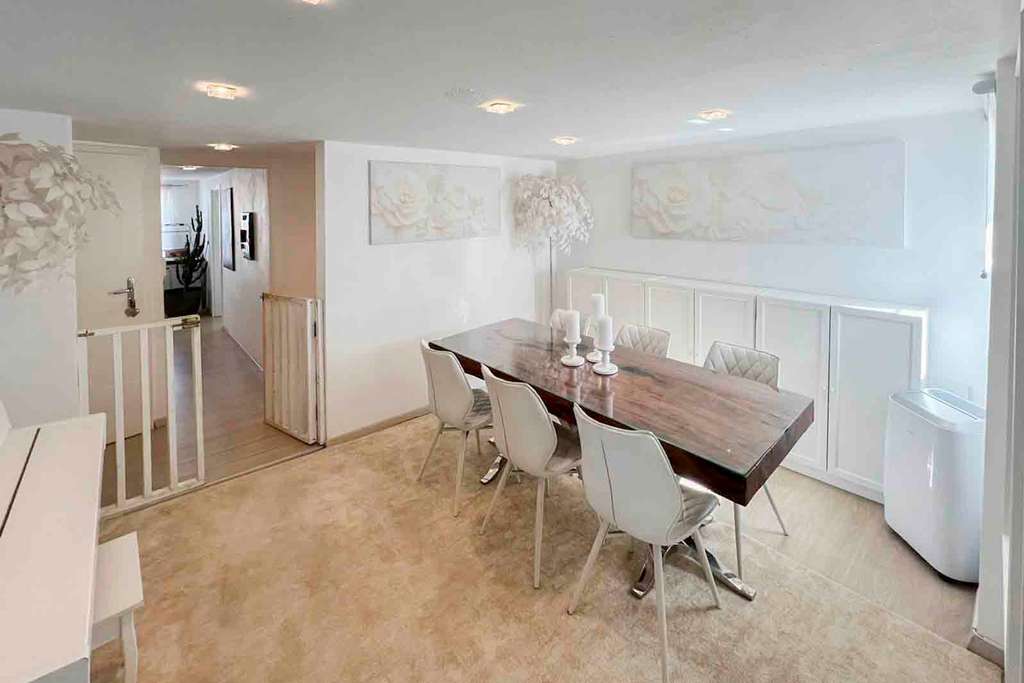 Immobilie in Leipheim - Mehr (T)Raum geht kaum: Modernes Einfamilienhaus mit vielen Nutzungsmöglichkeiten in Leipheim - Bild 2