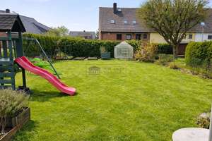 Seltene Gelegenheit im Bremer Osten – Reihenendhaus mit großem Garten, Garage und viel Potenzial – Die vollständige Adresse der Immobilie erhältst du vom Anbieter., 28307 Osterholz (Ortsteil), Bremen – Vorschaubild 1