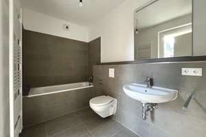 Neubau! Stilvolle 4-Zimmer-Wohnung mit Tageslichtbad, Badewanne, Loggia und Balkon im Zentrum-Ost – Kreuzstraße 21, 4103 Zentrum-Ost, Leipzig – Vorschaubild 9