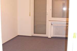 BONN OBERKASSEL 2 Zimmer-Wohnung im DG rechts zu verkaufen in toller Wohnlage mit ca. 48 m² Wfl. – Die vollständige Adresse der Immobilie erhältst du vom Anbieter., 53227 Oberkassel, Bonn – Vorschaubild 9