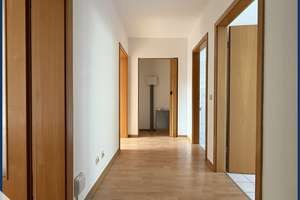 Attraktive Wohnung mit 2-Zimmern, neuer Einbauküche, Balkon & Stellplatz! – 39112 Altstadt, Magdeburg – Vorschaubild 2