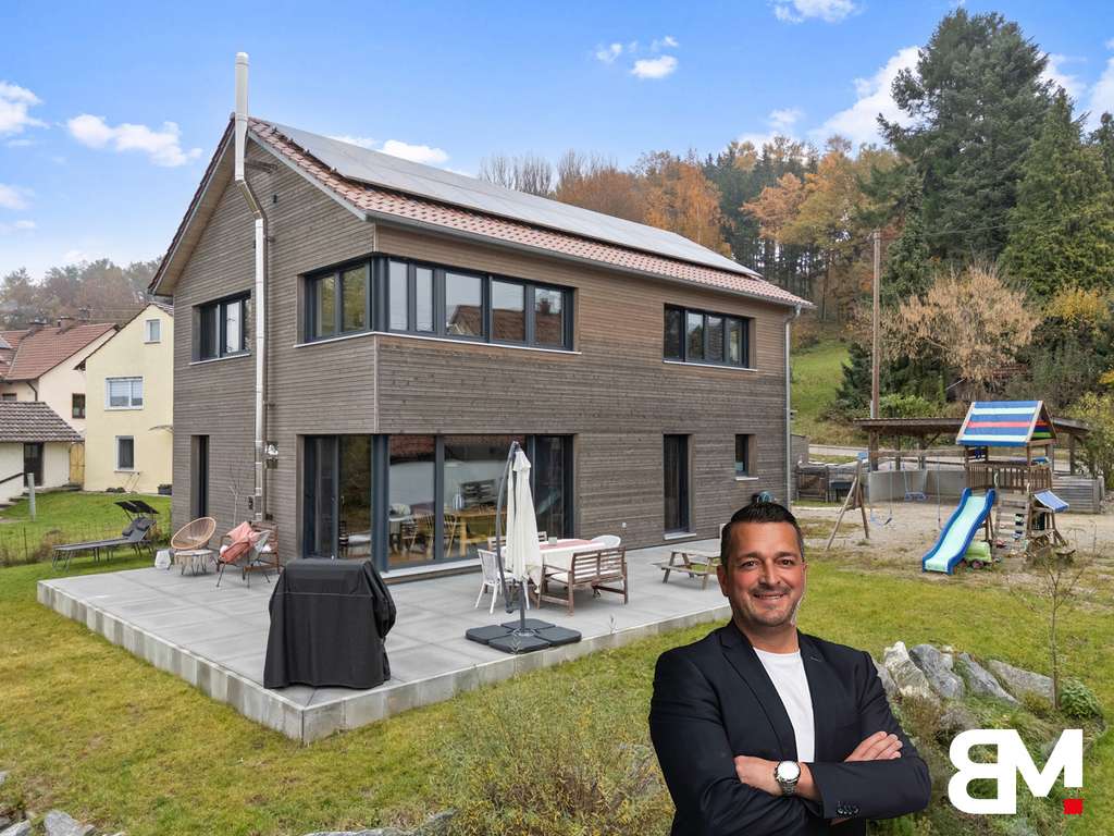 Immobilie in Zusmarshausen - Design trifft Nachhaltigkeit: Architekten-Holzhaus im Passivhausstandard mit Panoramablick - Bild 0