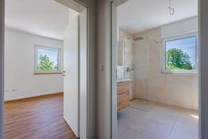 Schlüsselfertig ausgebautes Reihenendhaus mit Terrasse, Garten, 2 Stellplätzen, KFW 40 Effizienzhaus – Die vollständige Adresse der Immobilie erhältst du vom Anbieter., 84097 Herrngiersdorf – Vorschaubild 12
