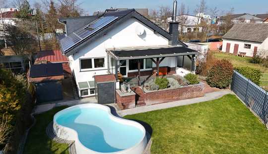 Bild von Modernisiertes Einfamilienhaus mit Garten, Pool & Sauna