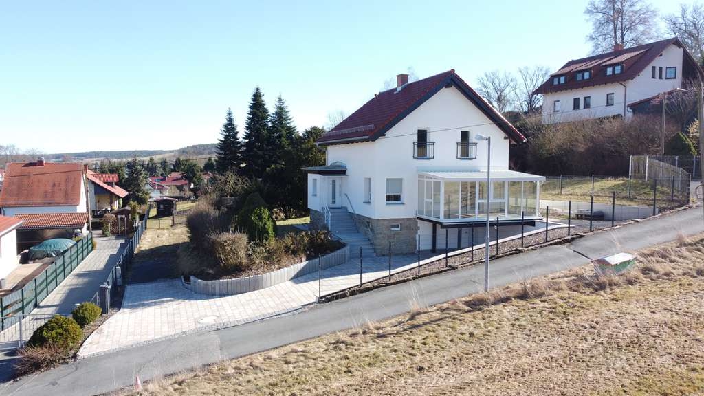 Immobilie in Kraftsdorf - Modernisiertes Einfamilienhaus mit Energieklasse A, Wärmepumpe, Wintergarten und großem Grundstück - Bild 0