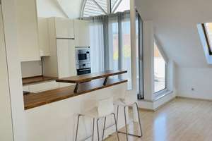 Lichtdurchflutete Galerie-Whg mit schicker Einbauküche und Dachterrasse – Die vollständige Adresse der Immobilie erhältst du vom Anbieter., 90425 Wetzendorf, Nürnberg – Vorschaubild 1