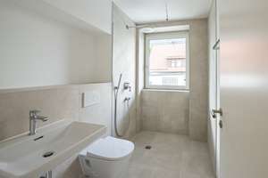 Bezugsfertig, neuer Preis: Erstbezug, Süd-Balkon und Tageslicht-Badezimmer. – Beuthener Straße 32, 81929 Daglfing, München – Vorschaubild 6