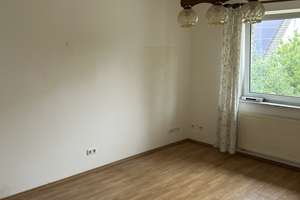 Zuhause mit 3 Zimmern und Balkon in Köln