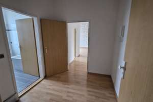 Helle 3-Raum-Dachgeschosswohnung mit Balkon und Stellplatz – Fichtestraße 47, 39112 Sudenburg, Magdeburg – Vorschaubild 2
