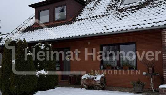 Bild von Großzügiges 1–2-Familienhaus mit Pool und großem Grundstück in zentraler Lage von Uetze