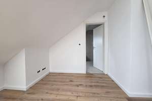 ++TOP komplett neu renovierte 2 ZKB++offene Küche++Einbauküche++Parkettboden++neue Dachfenster – 68219 Rheinau, Mannheim – Vorschaubild 4