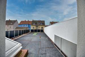 Bezugfsfreie 6 ZKBB mit XL-Panoramaterrasse & Gemeinschaftsgarten | Gepflegtes 2FH mit Garage