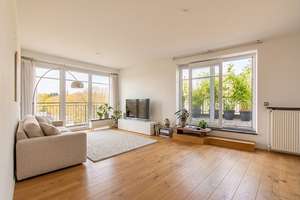 Komfortables Penthouse in ruhiger Lage mit Aufzug und Tiefgaragenplatz – Die vollständige Adresse der Immobilie erhältst du vom Anbieter., 22529 Lokstedt, Hamburg – Vorschaubild 2
