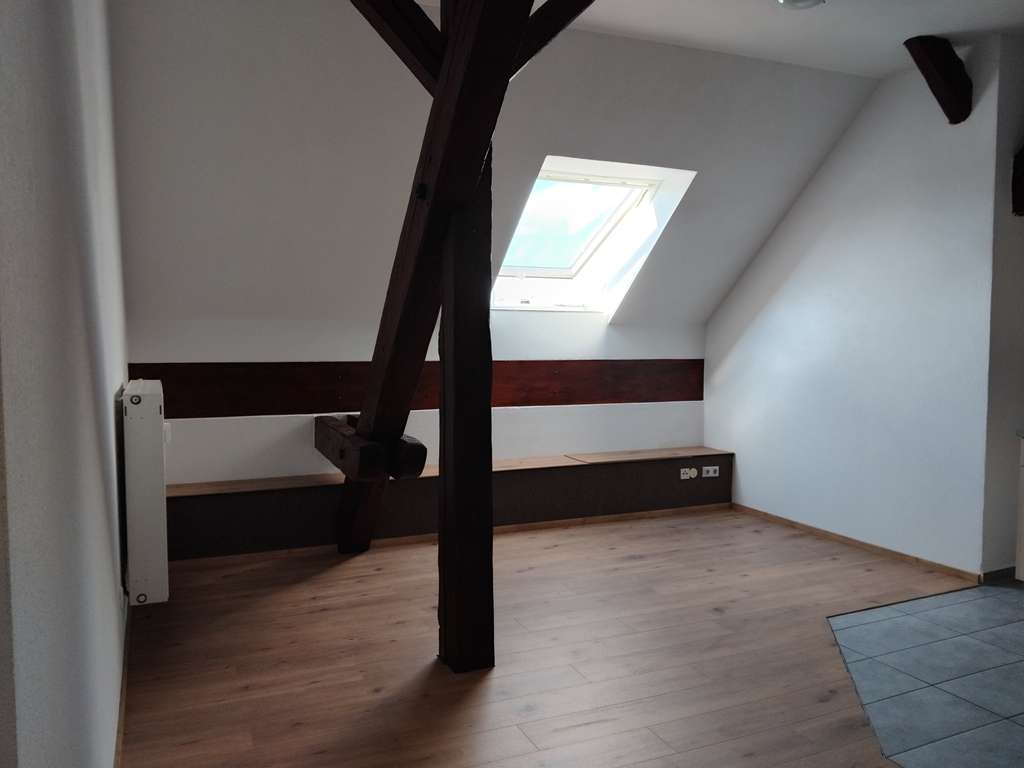 Immobilie in Laupheim - STADTZENTRUM LAUPHEIM! Gemütliche 3 Zimmer - DG- Wohnung mit EBK und Stellplatz, zu verkaufen! - Bild 4