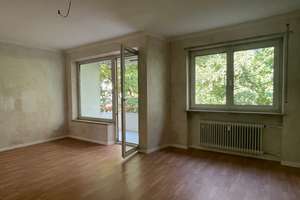 Schön geschnittene 4 Zimmer-Wohnung mit Loggia