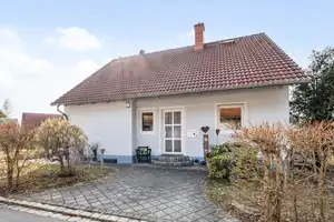 Solides Einfamilienhaus mit viel Wohnraum – Kulmbach (Kreis) – Vorschaubild 2