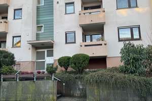 Helle 3,5 Zimmerwohnung mit Balkon und Garten