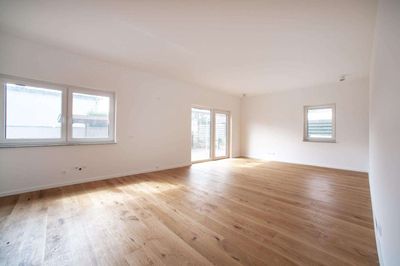 exklusive moderne Wohnung 3 ZKB Terrasse in zentraler Lage in Homburg-Beeden