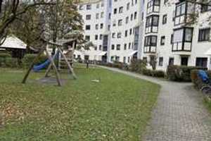 Stilvolle 3-Zimmer-Erdgeschosswohnung mit Balkon und EBK in München Perlach – Therese-Giehse-Allee 89, 81739 München – Vorschaubild 9