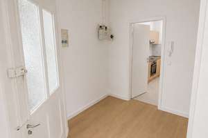 Renovierte 2-Zimmer-Wohnung mit Süd-Balkon – Die vollständige Adresse der Immobilie erhältst du vom Anbieter., 70372 Seelberg, Stuttgart – Vorschaubild 2