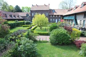 Attraktives und saniertes 8-Zimmer-Reihenhaus zur Miete in Grevenbroich, Grevenbroich-Gubisrath – Gubisrath 4, 41516 Grevenbroich – Vorschaubild 2