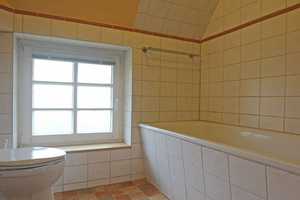 * Reetgedecktes Einfamilienhaus *
Garten * Vollbad * Terrasse* 2 Garagen * u.v.m * – Hamburg – Vorschaubild 18