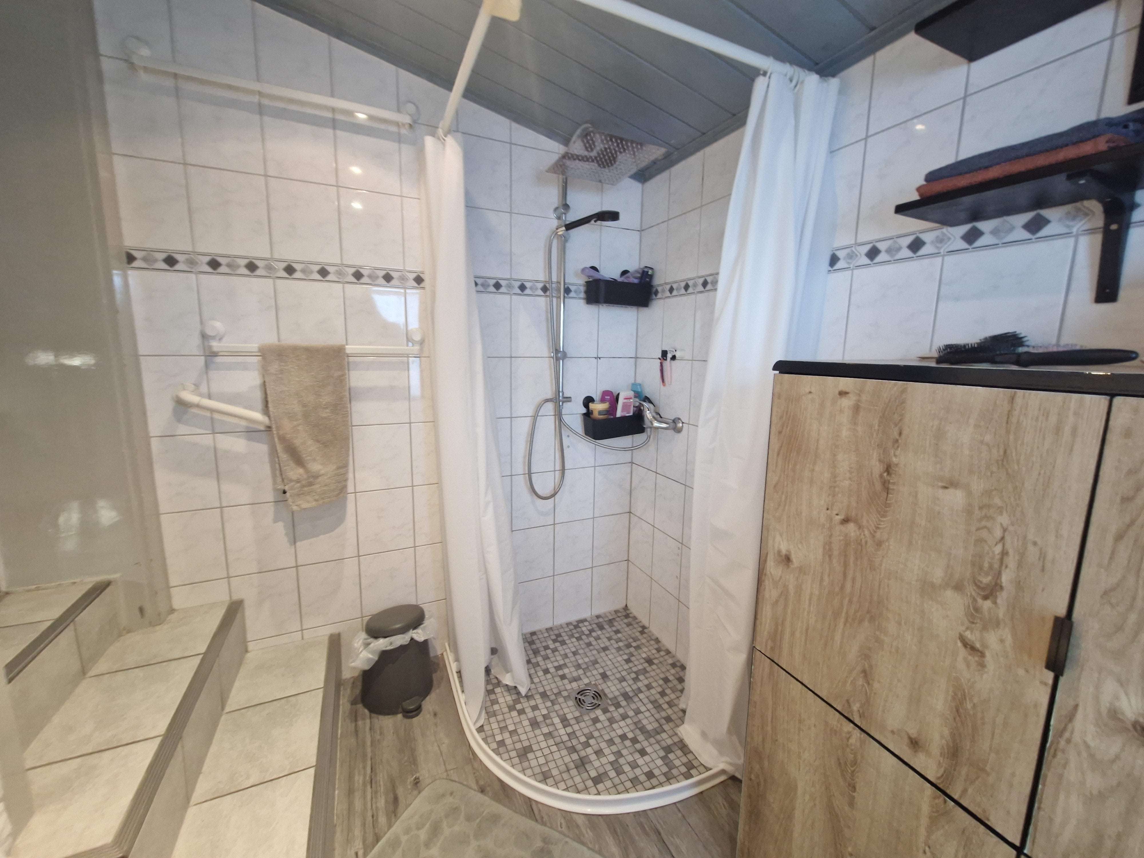 Immobilie in Wadgassen - Charmantes Einfamilienhaus mit Garage und pflegeleichtem Garten - Bild 2