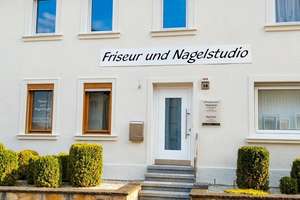Wohn- und Geschäftshaus mit großen Lagerflächen für Handel und Handwerk