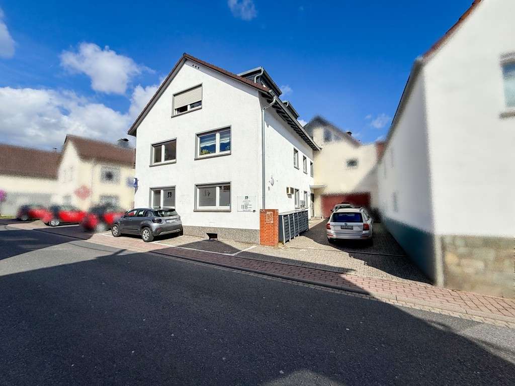 Immobilie in Eschborn - Attraktives Dreifamilienhaus im alten Ortskern von Eschborn-Niederhöchstadt! - Bild 0