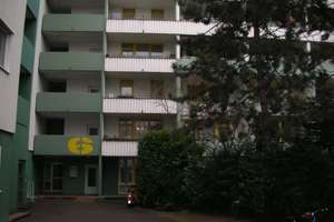Großes Apartment mit Balkon nach Westen in sehr ruhiger, grüner Lage.