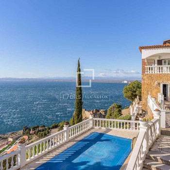 Villa mit Garten, Pool und Meerblick zu verkaufen in Roses