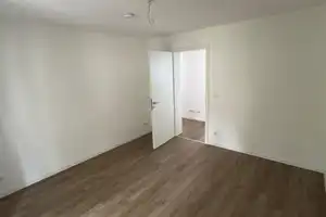 Exklusive, vollständig renovierte 3-Zimmer-Wohnung mit Balkon in Augsburg – Bauernfeindstraße 28, 86159 Augsburg – Vorschaubild 2
