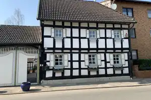 Für Liebhaber charakterstarker Immobilien: Fachwerkhaus mit Scheune, Innenhof und großem Grundstück – Euskirchen (Kreis) – Vorschaubild 2