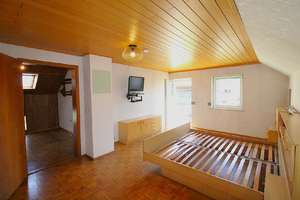 -RESERVIERT- Wohnhaus mit Einliegerwohnung, großem Grundstück und unterkellerter Garage – Die vollständige Adresse der Immobilie erhältst du vom Anbieter., 86853 Langerringen – Vorschaubild 8