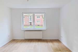 Ruhig aber modern: Lichtdurchflutete 2-Zimmer-Erdgeschosswohnung mit gemütlichem Ambiente – Wangeroogestr. 6, 26954 Nordenham – Vorschaubild 1