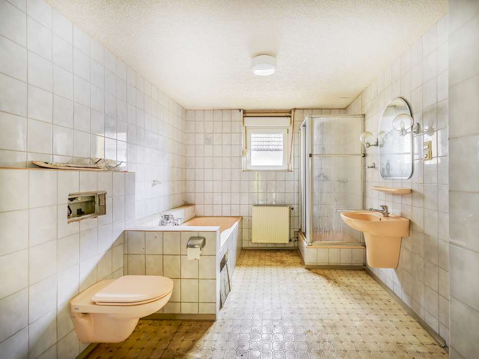 Vorderhaus Bad