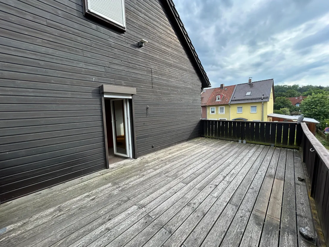 Gemütliches Reihenendhaus mit XL-Dachterrasse, Terrasse, Garten und zwei Garagen – Dachterrasse