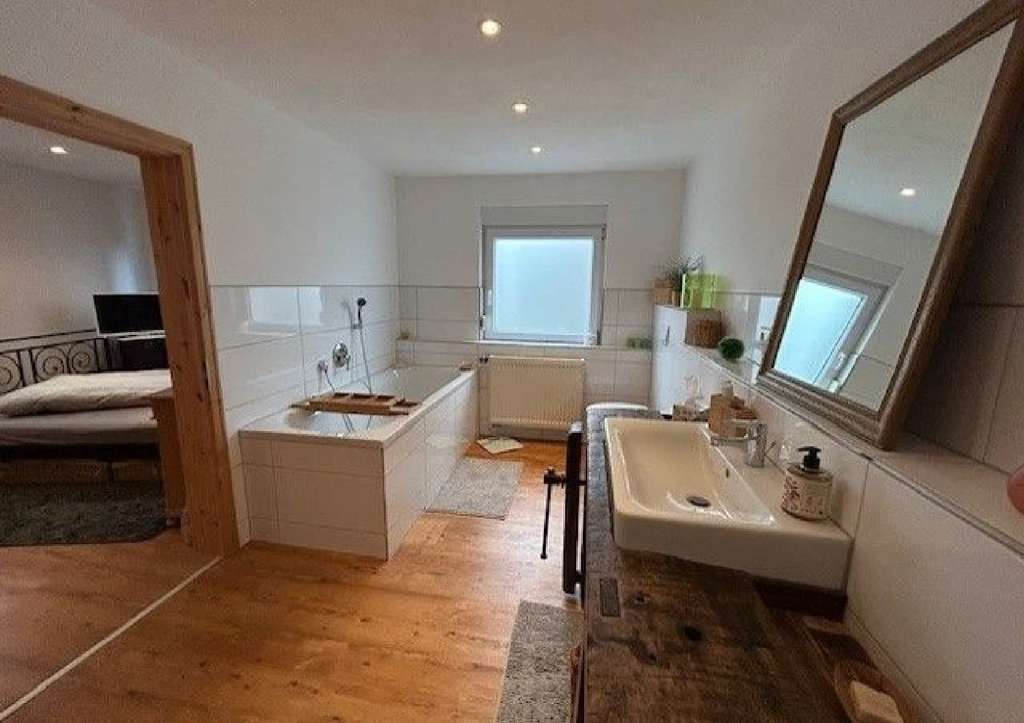 Immobilie in Elztal - Einfamilienhaus mit Nebengebäude und Stellplatz - Bild 0