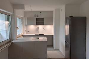 Geschmackvolle 2 Zi. Maisonette-Wohnung mit Balkon und Einbauküche in Wiesbaden