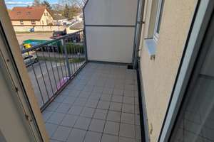 Stilvoll modernisiert: 1,5-Zimmer-Wohnung mit gehobener Ausstattung, Balkon & Fussbodenheizung – Grünauer Straße 56, 12524 Altglienicke, Berlin – Vorschaubild 4