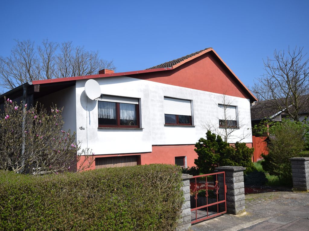 SCHÖNES RUHIG GELEGENES HAUS MIT GARTEN