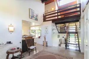 Neue Luftwärmepumpe und überwiegend Fußbodenheizung - Exklusives Architektenhaus mit Traumgarten! – Rosenheim (Kreis) – Vorschaubild 1