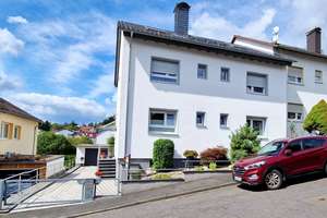 DER SOMMER KANN KOMMEN! GEPFLEGTES ZWEIFAMILIENHAUS MIT VIEL PLATZ – Die vollständige Adresse der Immobilie erhältst du vom Anbieter., 65207 Rambach, Wiesbaden – Vorschaubild 2