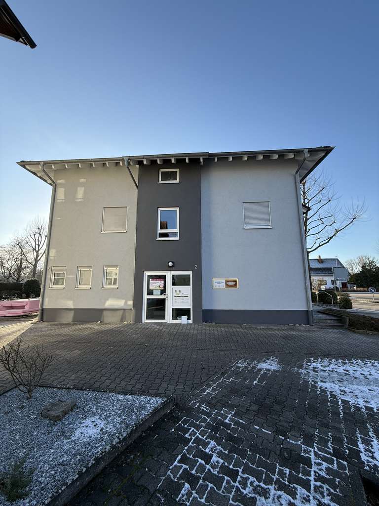 Immobilie in Durmersheim - Helle Dachgeschosswohnung mit Tageslichtbad und Stellplatz - Bild 0