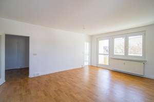 Helle Familienwohnung mit 68 qm + Loggia + PkW- Stellplatz!!! – Limbacher Straße 161, 9116 Altendorf, Chemnitz – Vorschaubild 1