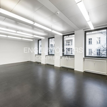 Helles Büro mit bester Verkehrsanbindung in der City-West